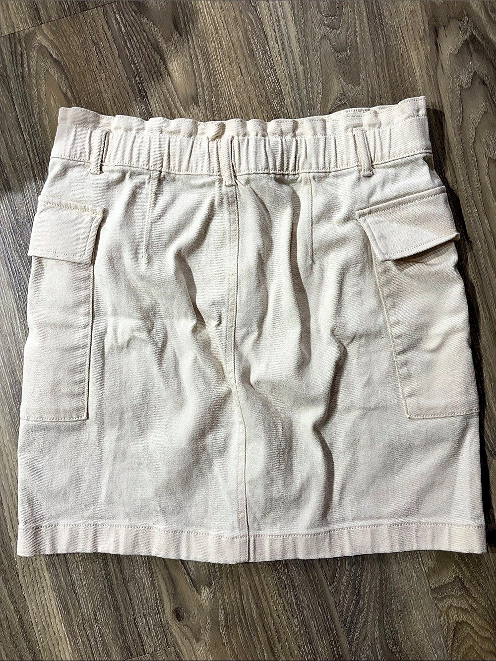 Cotton Joe Fresh Cargo Shorts in Cream Like New - Picture 2 of 4